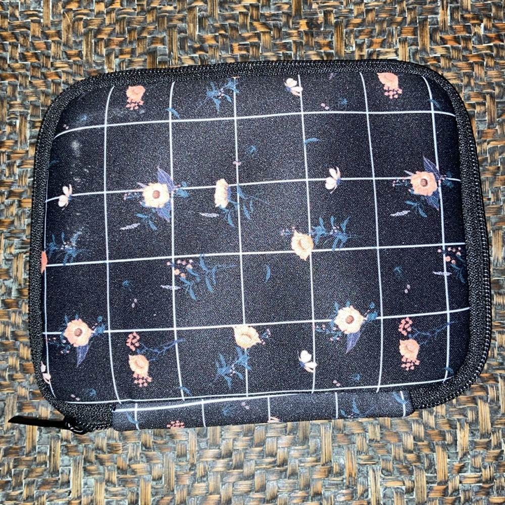 NEW Multi-purpose Accessory Bag - Picture 3 of 6